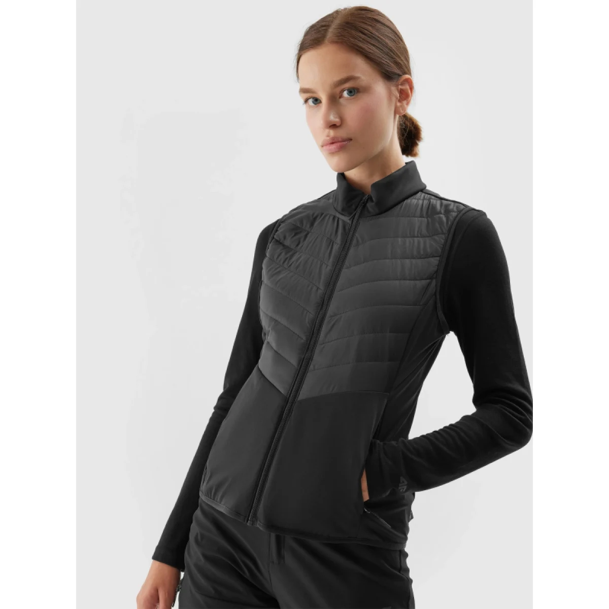 Dámska turistická vesta 4F VEST-AW23TVJAF048-20S-DEEP BLACK · záber 2