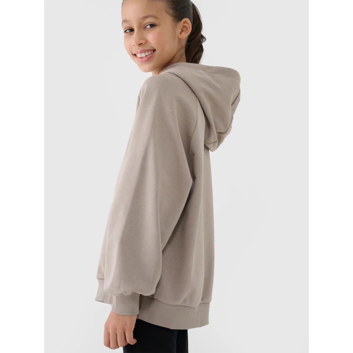 Dievčenská mikina s kapucňou 4F JUNIOR SWEATSHIRT-JWSS25TSWSF1478-83S-BEIGE · záber 3