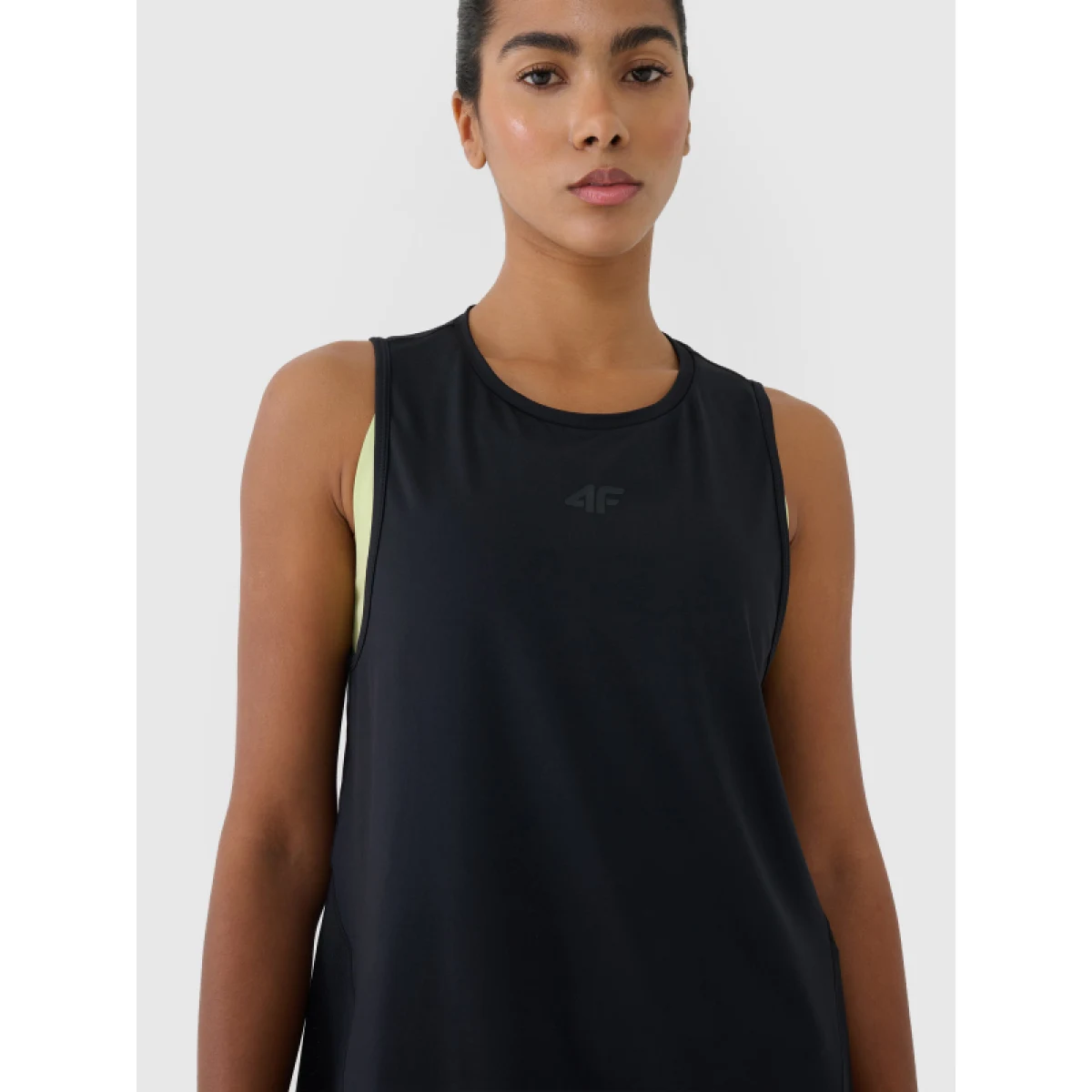 Dámske tréningové tričko bez rukávov 4F SLEEVELESS FNK-RSS25TFSLF415-20S-DEEP BLACK · záber 2