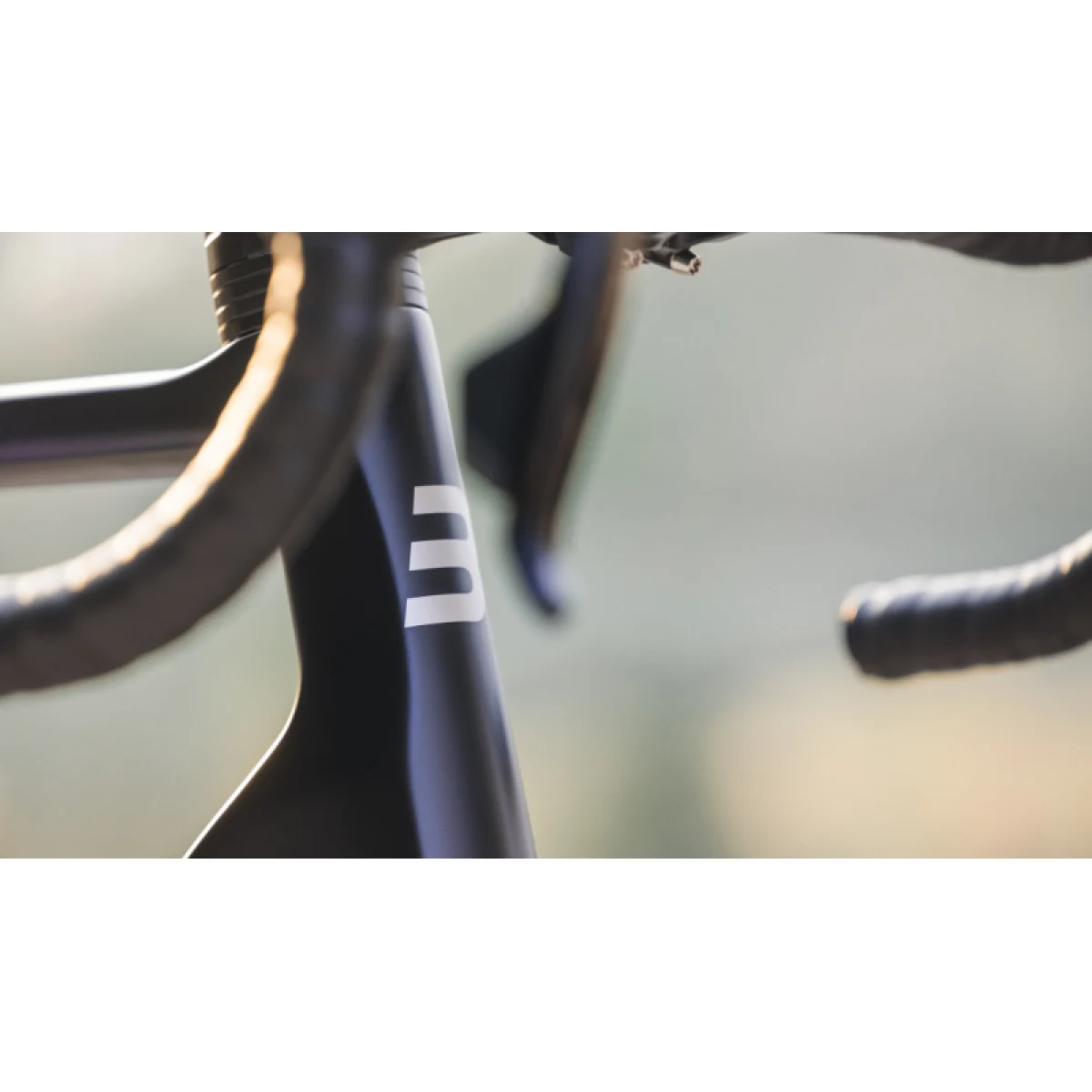 Cestný bicykel BASSO Astra disc, camaleont, Sram Rival eTap AXS, Microtech MrLite · záber 3