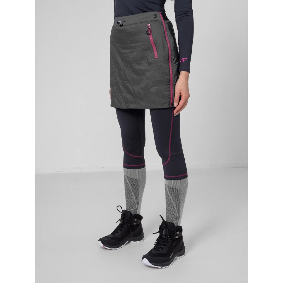 Dámska sukňa na skialp 4F SKIRT FNK F002-22S-ANTHRACITE · záber 2