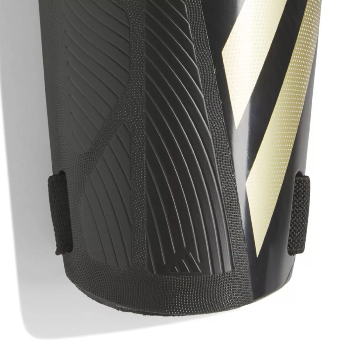 Futbalový chránič ADIDAS TIRO SG TRN BLACK GOLDMT WHITE · záber 3