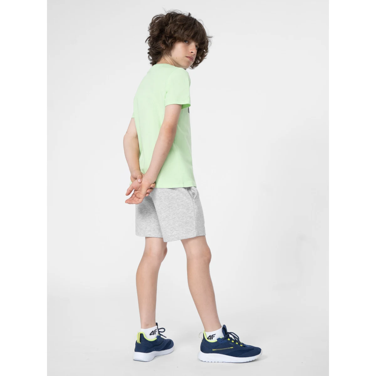 Chlapčenské teplákové kraťasy 4F JUNIOR SHORTS CAS M048-27M-COLD LIGHT GREY MELANGE · záber 4