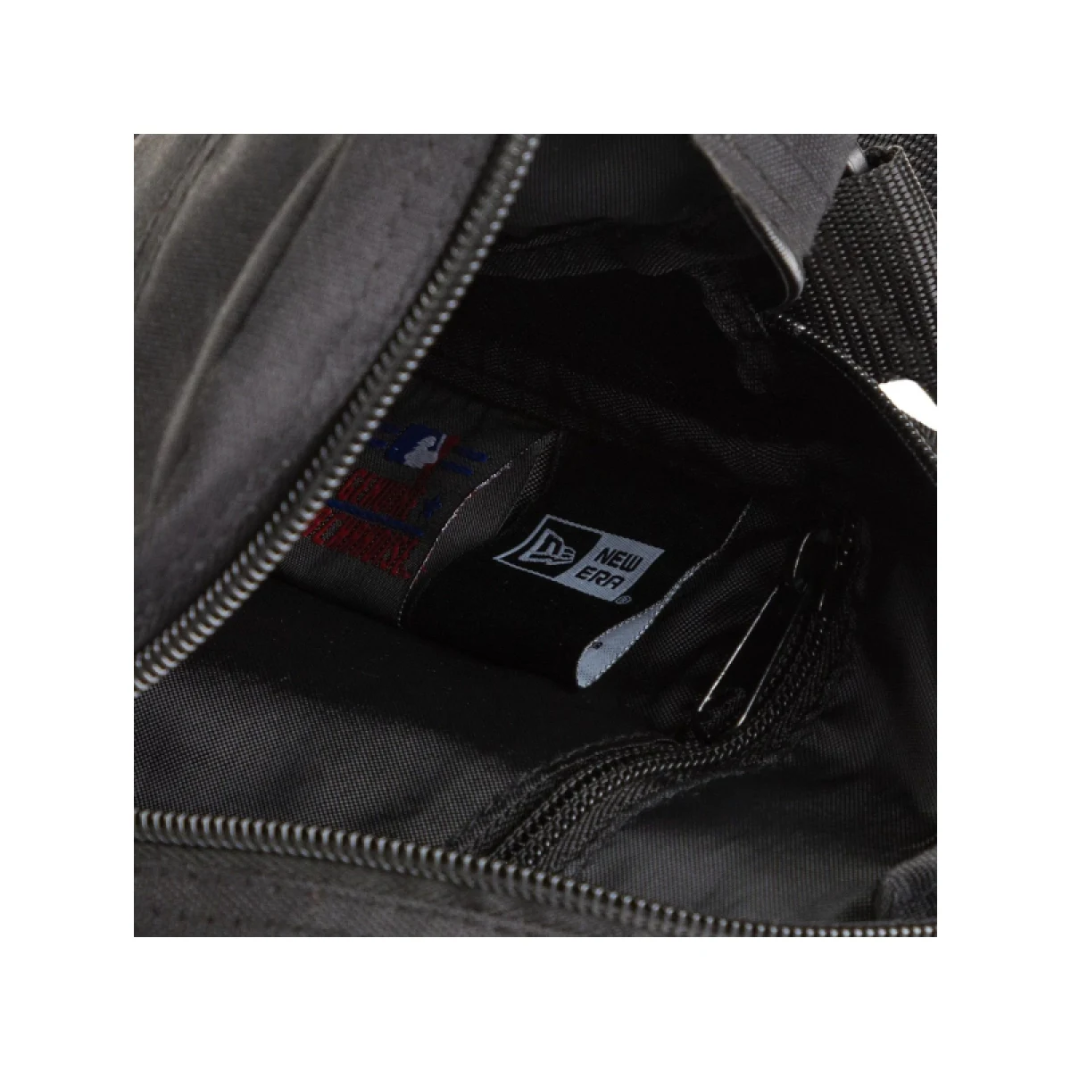 Malá taška cez rameno NEW ERA MLB Side bag NEYYAN - BLKWHI · záber 4