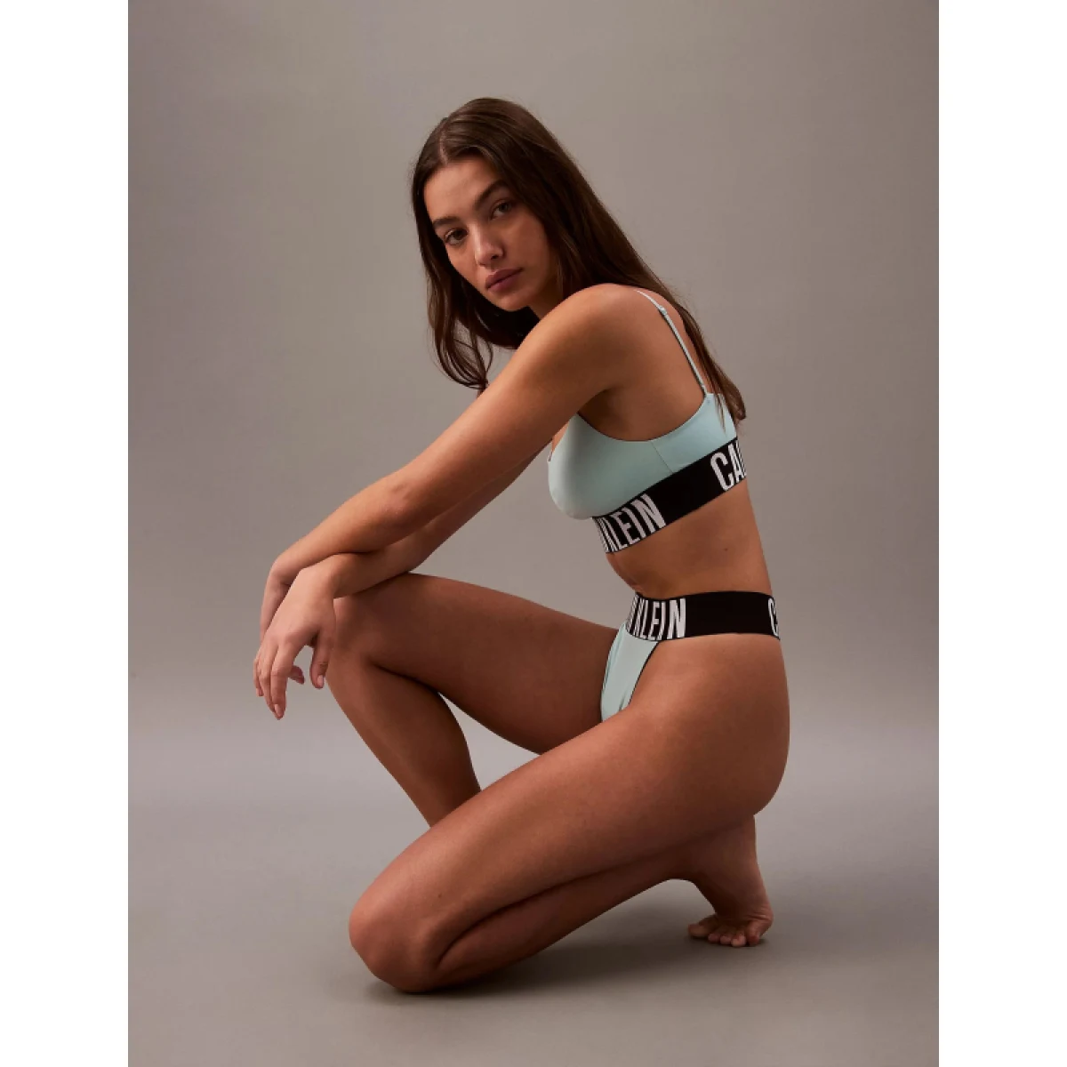 Dámske nohavičky CALVIN KLEIN HIGH LEG THONG-Ether · záber 5