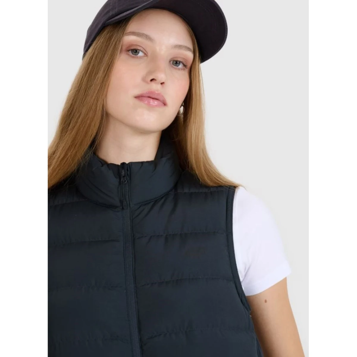 Dámska vesta 4F VEST JACKET-WSS25TVJAF187-20S-DEEP BLACK · záber 2