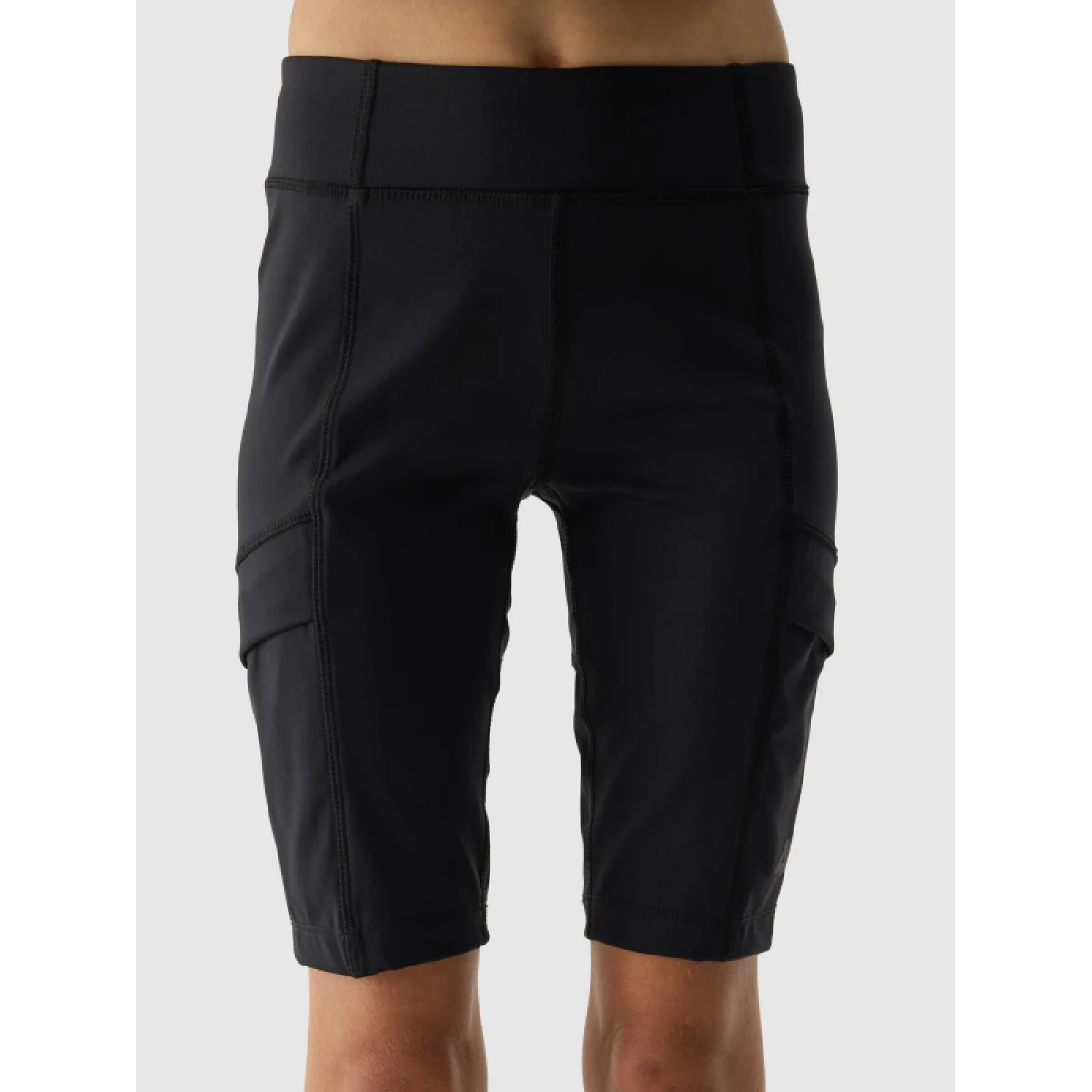 Dievčenské turistické kraťasy 4F JUNIOR SHORTS FNK-4FJWSS24TFSHF436-21S-BLACK · záber 2