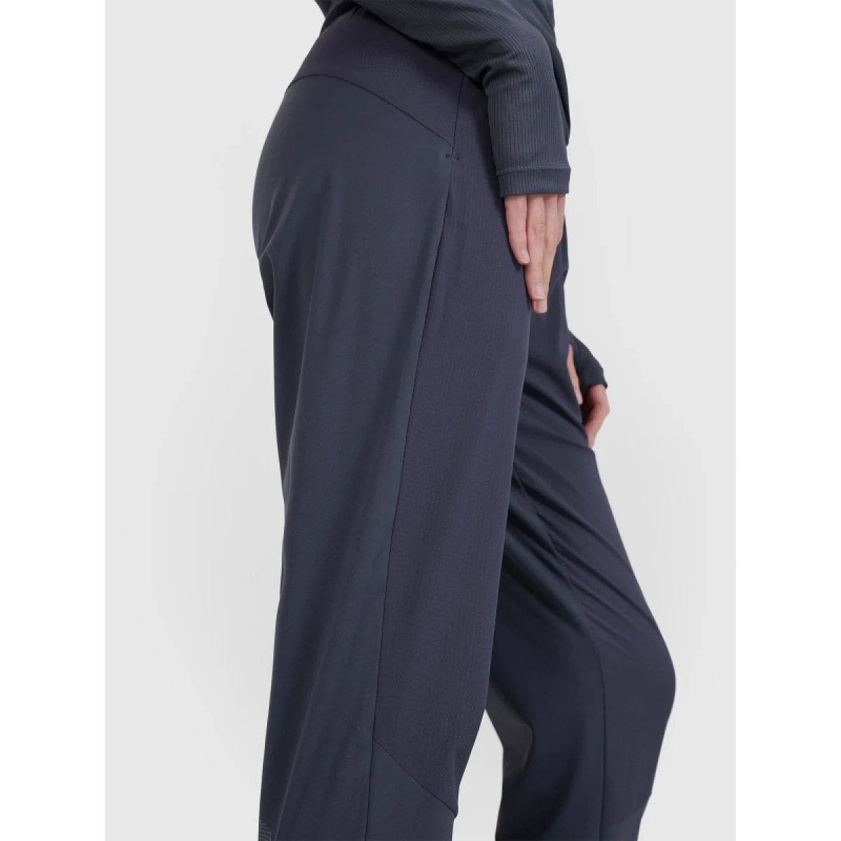 Dámske bežecké nohavice 4F TROUSERS FNK-WSS25TFTRF0795-22S-ANTHRACITE · záber 3