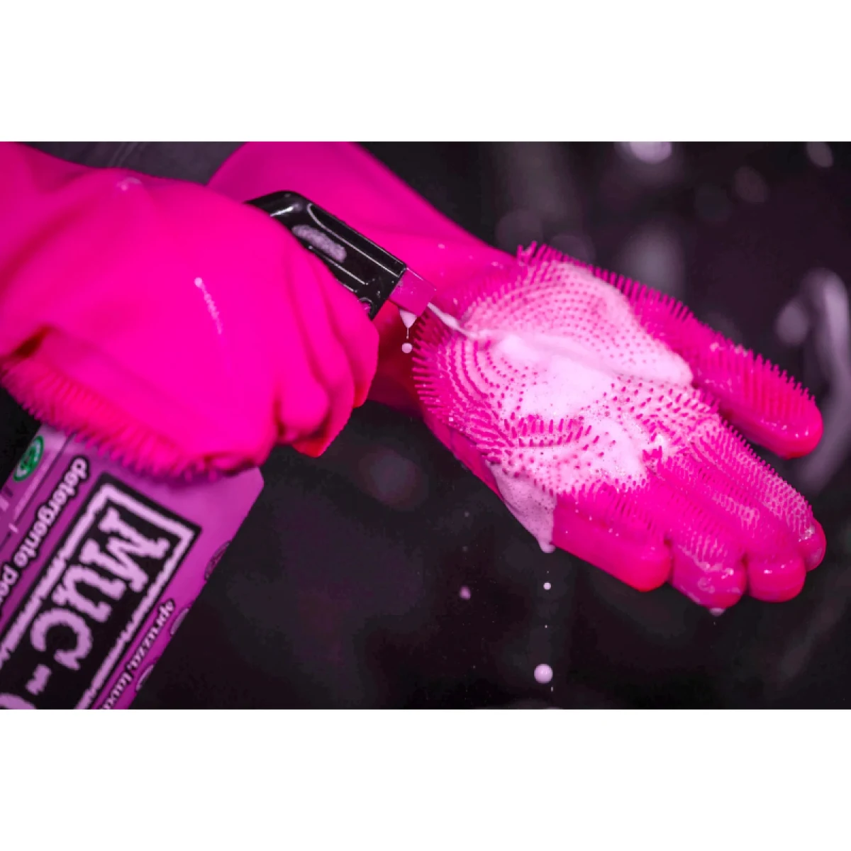 Nástroj na údržbu bicykla MUC-OFF Deep Scruber Gloves Pink M · záber 2