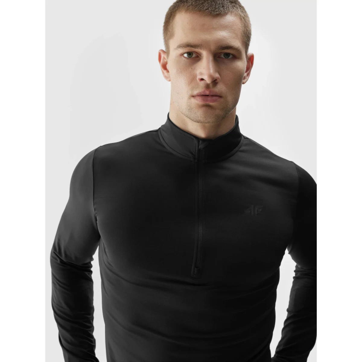 Pánska zateplená lyžiarska mikina s 1 2 zipsom 4F BRUSHED UNDERWEAR-AW23UBRUM035-20S-DEEP BLACK · záber 5