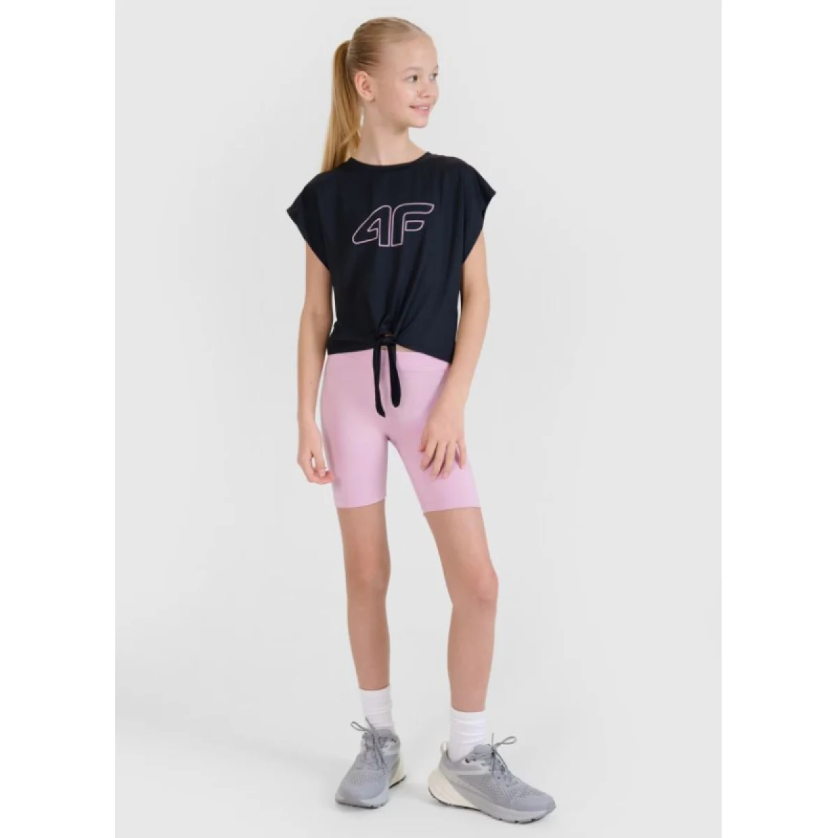 Dievčenské tréningové tričko s krátkym rukávom 4F JUNIOR TSHIRT FNK F1184-20S-DEEP BLACK · záber 4