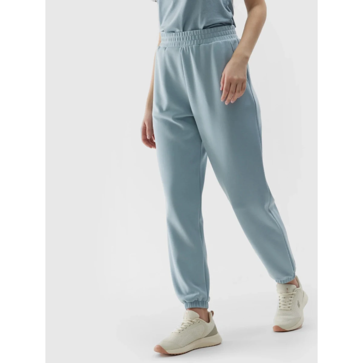 Dámske tepláky 4F TROUSERS-4FWSS24TTROF642-34S-LIGHT BLUE · záber 2