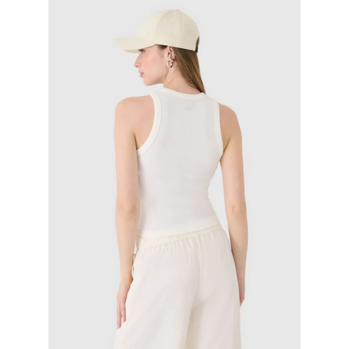 Dámske tielko 4F SLEEVELESS F119-11S-OFF WHITE · záber 3
