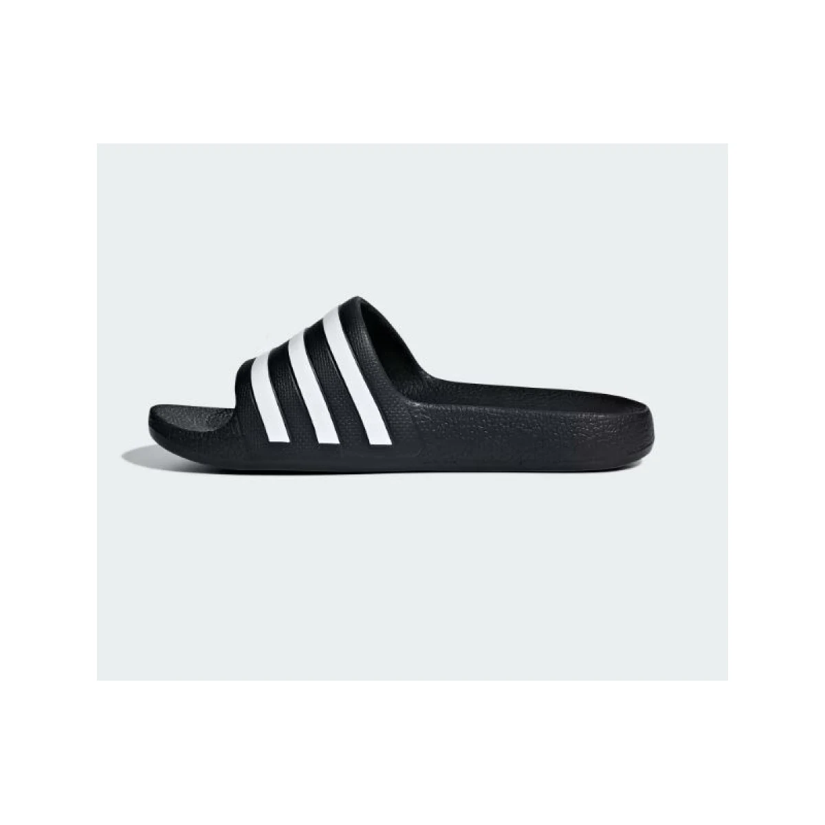 Juniorské šlapky (plážová obuv) ADIDAS Adilette Aqua Jr core black cloud white core black · záber 3