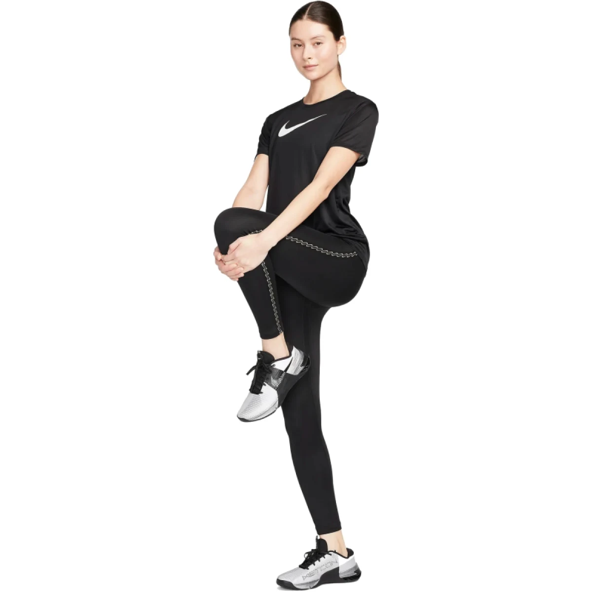 Dámske tréningové tričko s krátkym rukávom NIKE W NK DF TEE RLGND HBR-011 BLACK · záber 4