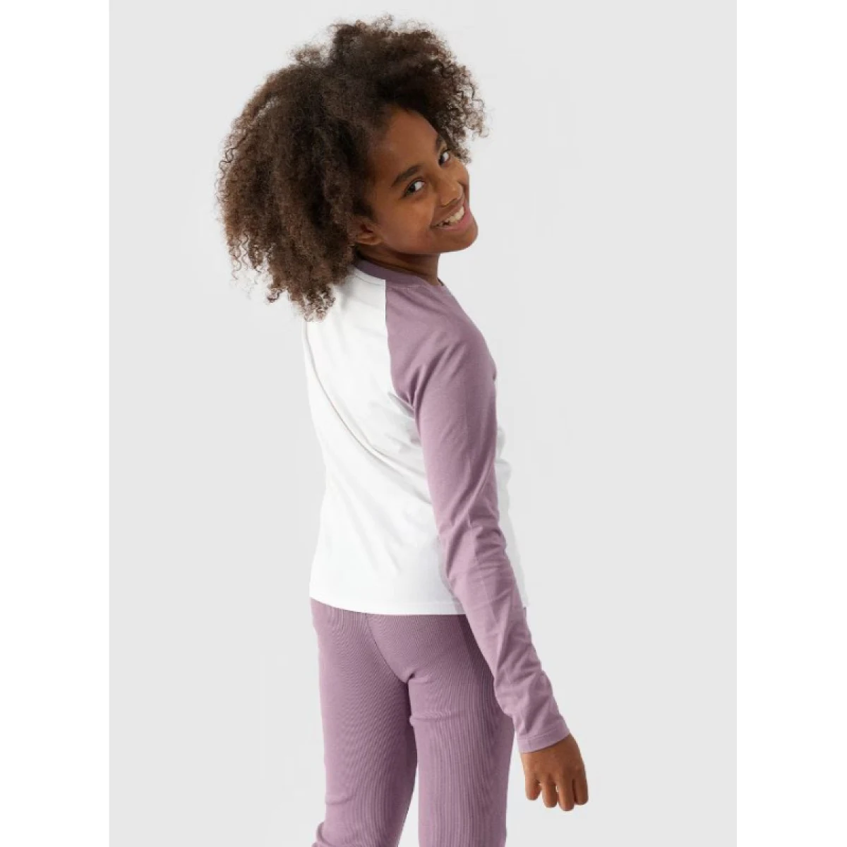 Dievčenské tričko s dlhým rukávom 4F JUNIOR LONGSLEEVE-JWAW24TLONF291-51S-VIOLET · záber 3