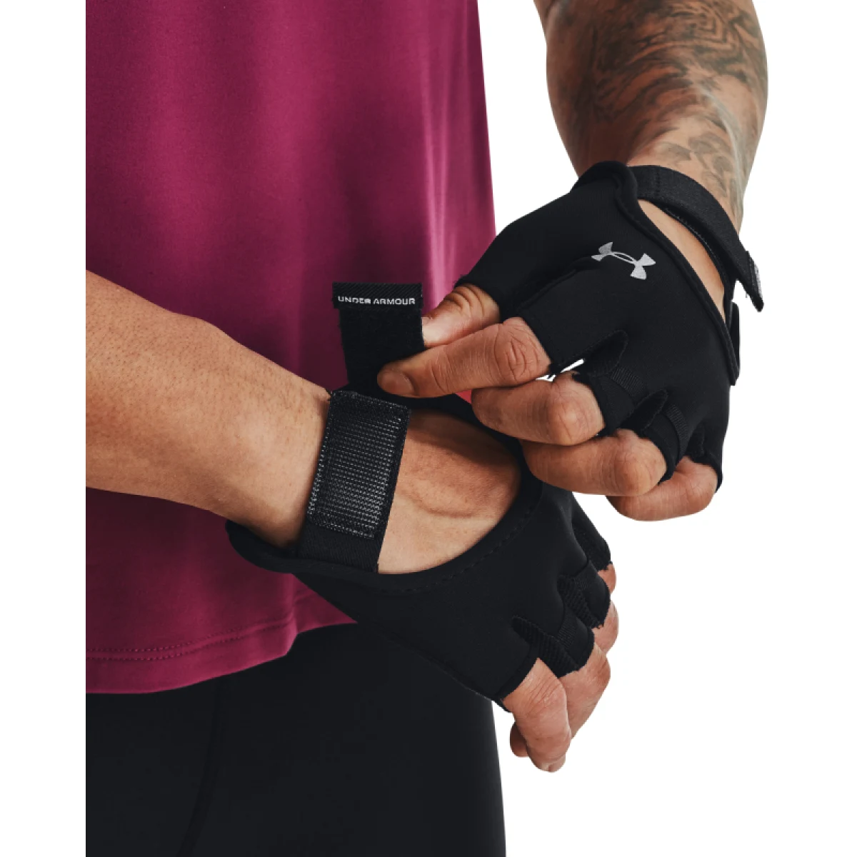 Dámske fitness rukavice na cvičenie UNDER ARMOUR UA Womens Training Glove-BLK 7798 · záber 3
