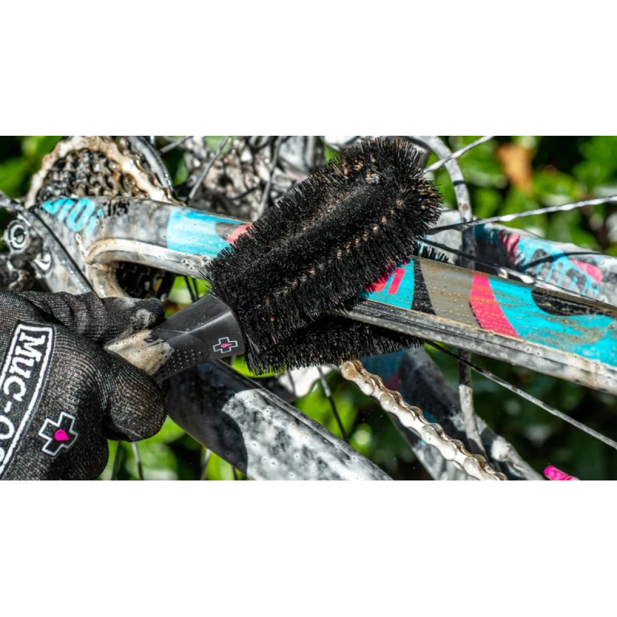 Kefka na údržbu bicykla MUC-OFF Two Prong Brush · záber 2