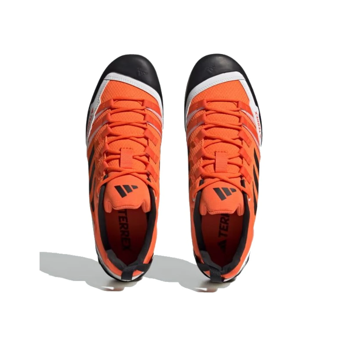 Pánska nízka turistická obuv ADIDAS Terrex Swift Solo 2.0 impact orange core black crystal white · záber 3