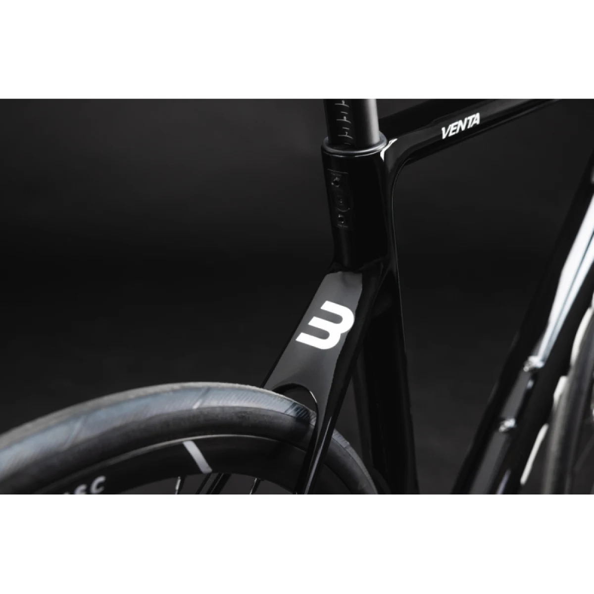 Cestný bicykel BASSO Venta disc, stealth, Shimano 105, Microtech MCT · záber 3
