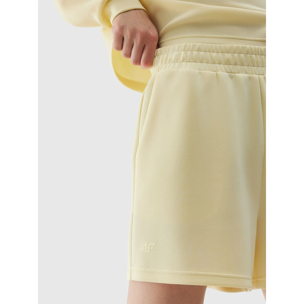 Dámske teplákové kraťasy 4F SHORTS CAS-WSS24TSHOF324-73S-LIGHT LEMON · záber 5