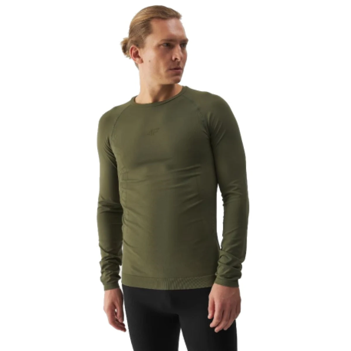 Pánske termo tričko s dlhým rukávom 4F SEAMLESS UNDERWEAR-WAW24USEAM172-43S-KHAKI · záber 1