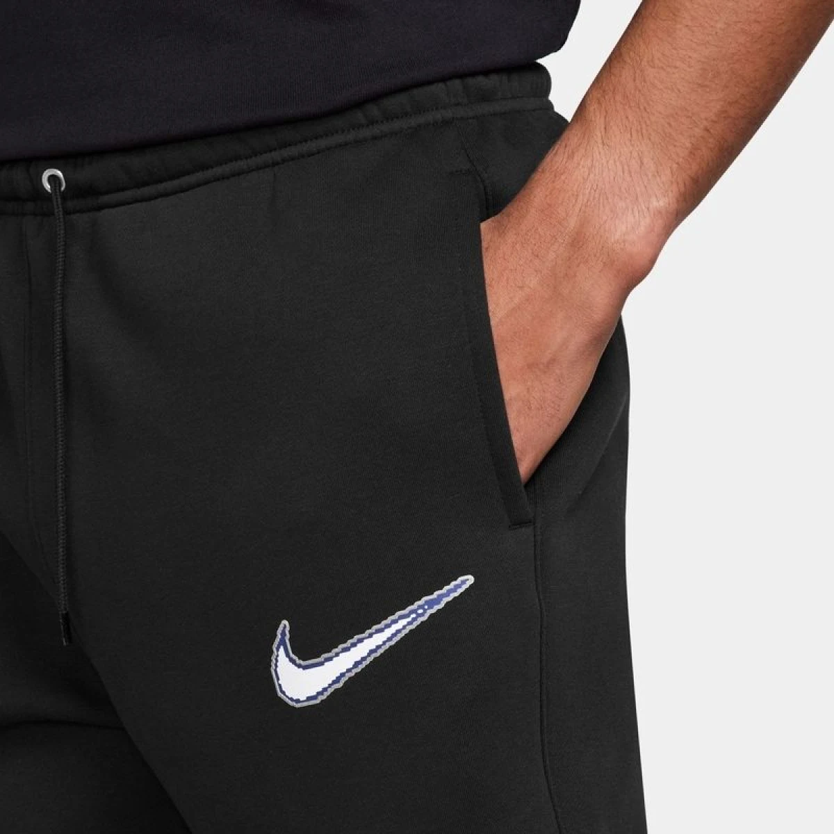 Pánske tepláky NIKE M NK CLUB BB JGGR NEO VARSITY BLACK BLACK BLACK · záber 4