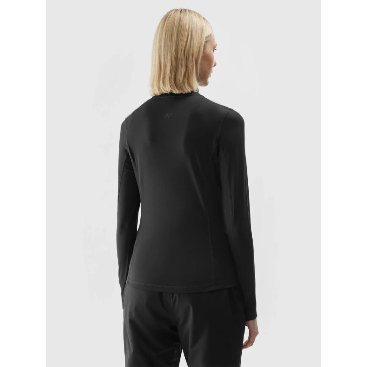 Dámska zateplená lyžiarska mikina s 1 2 zipsom 4F BRUSHED UNDERWEAR-AW23UBRUF043-20S-DEEP BLACK · záber 3