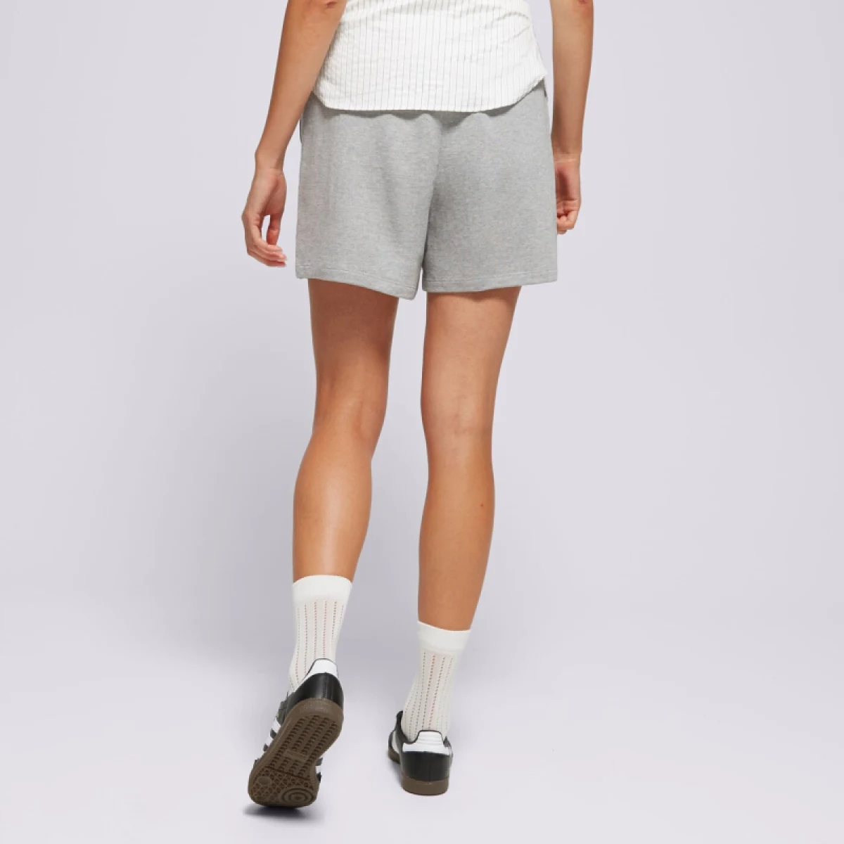 Dámske kraťasy ADIDAS ORIGINALS ESS SHORTS-MGREYH · záber 3