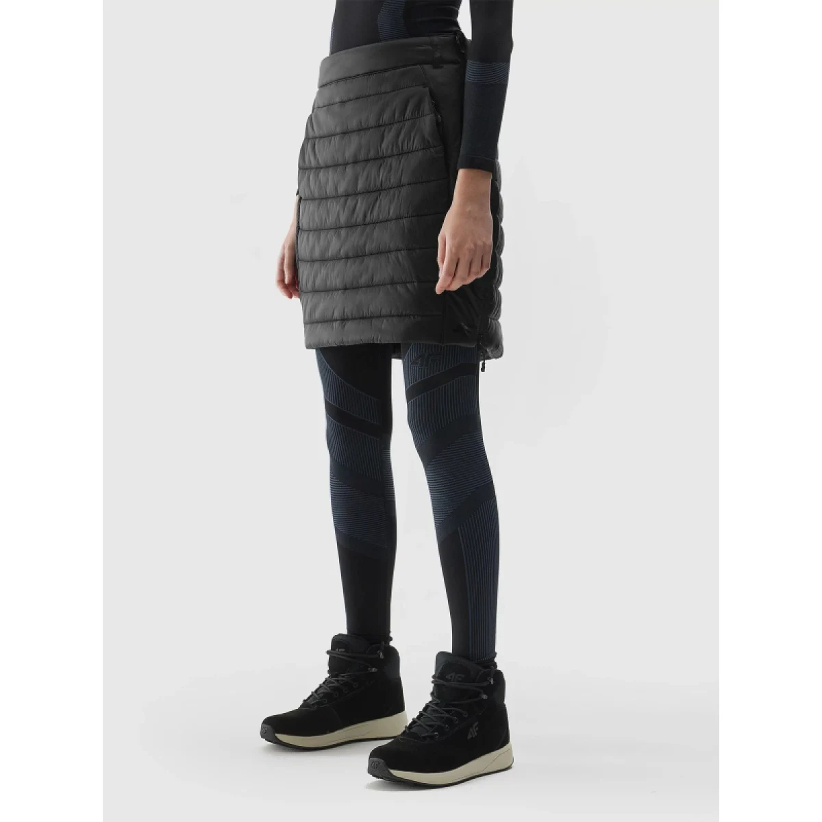 Dámska turistická sukňa 4F SKIRT FNK-AW23TFSKF008-21S-BLACK · záber 2