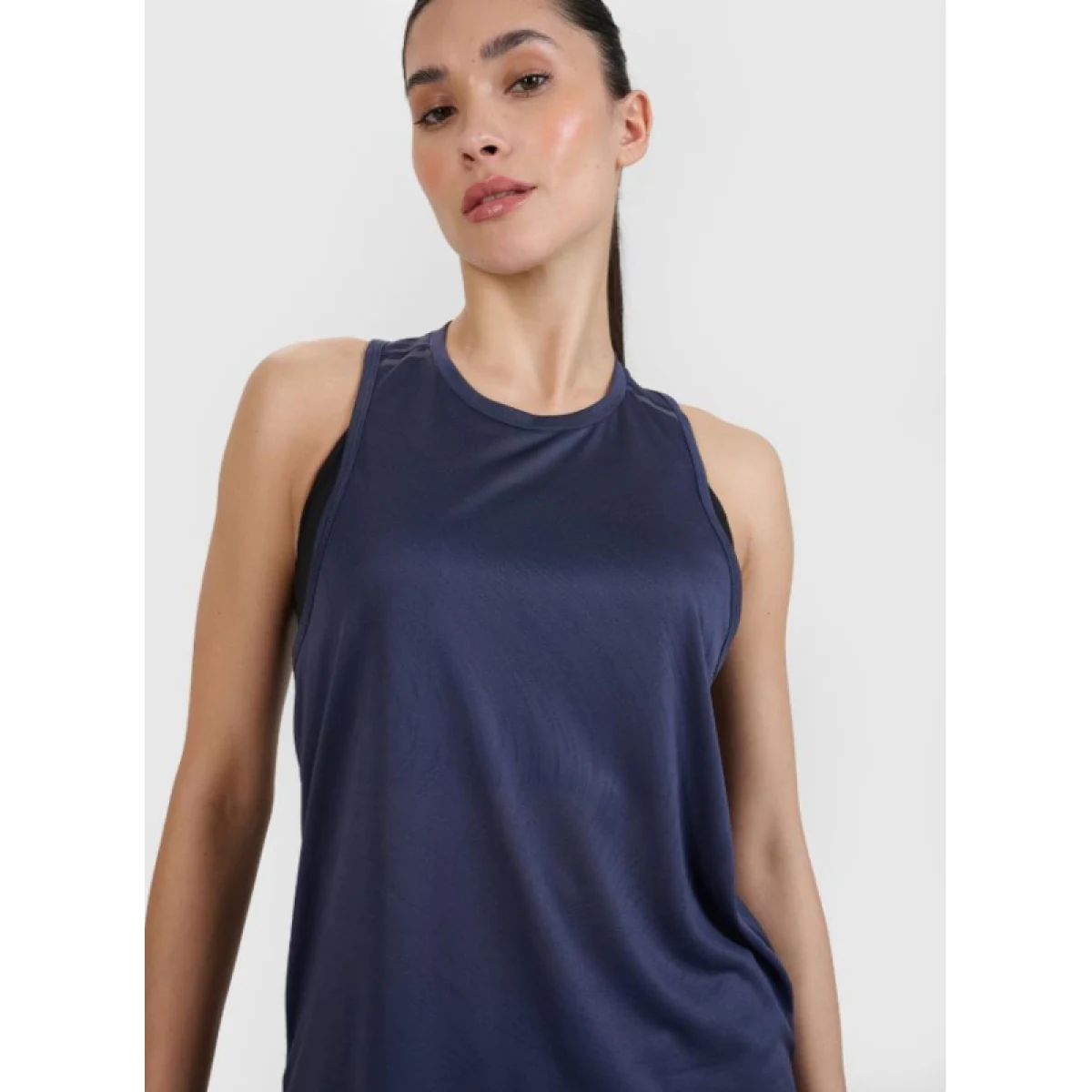 Dámske bežecké tričko bez rukávov 4F SLEEVELESS FNK-WSS25TFSLF427-22S-ANTHRACITE · záber 2