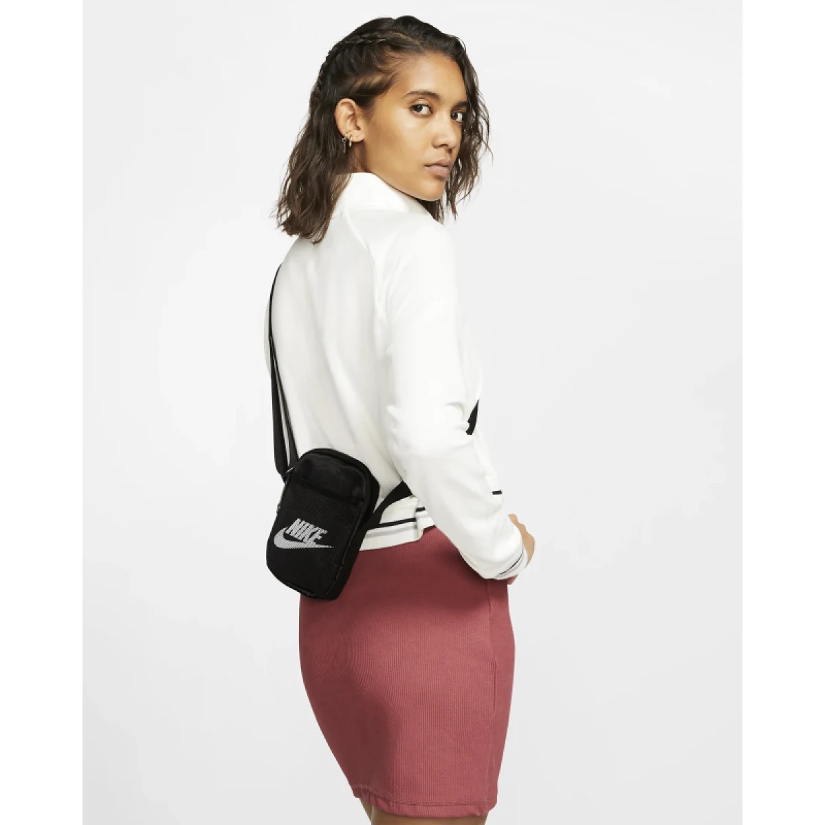 Malá taška cez rameno NIKE NK HERITAGE S CROSSBODY · záber 2