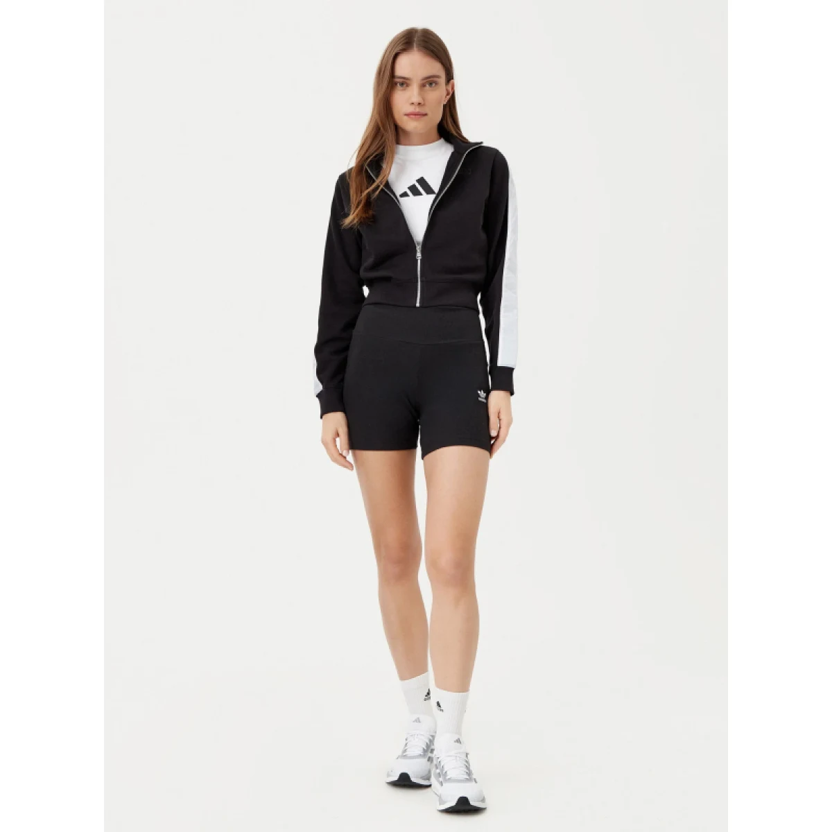 Dámske kraťasy ADIDAS ORIGINALS ESS RIB SHORTS-BLACK · záber 4