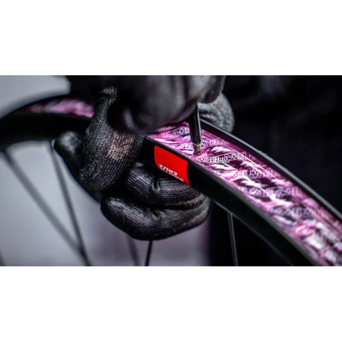 Plášť na bicykel MUC-OFF Ultimate Tubeless Setup Kit-DH Trail Enduro · záber 5