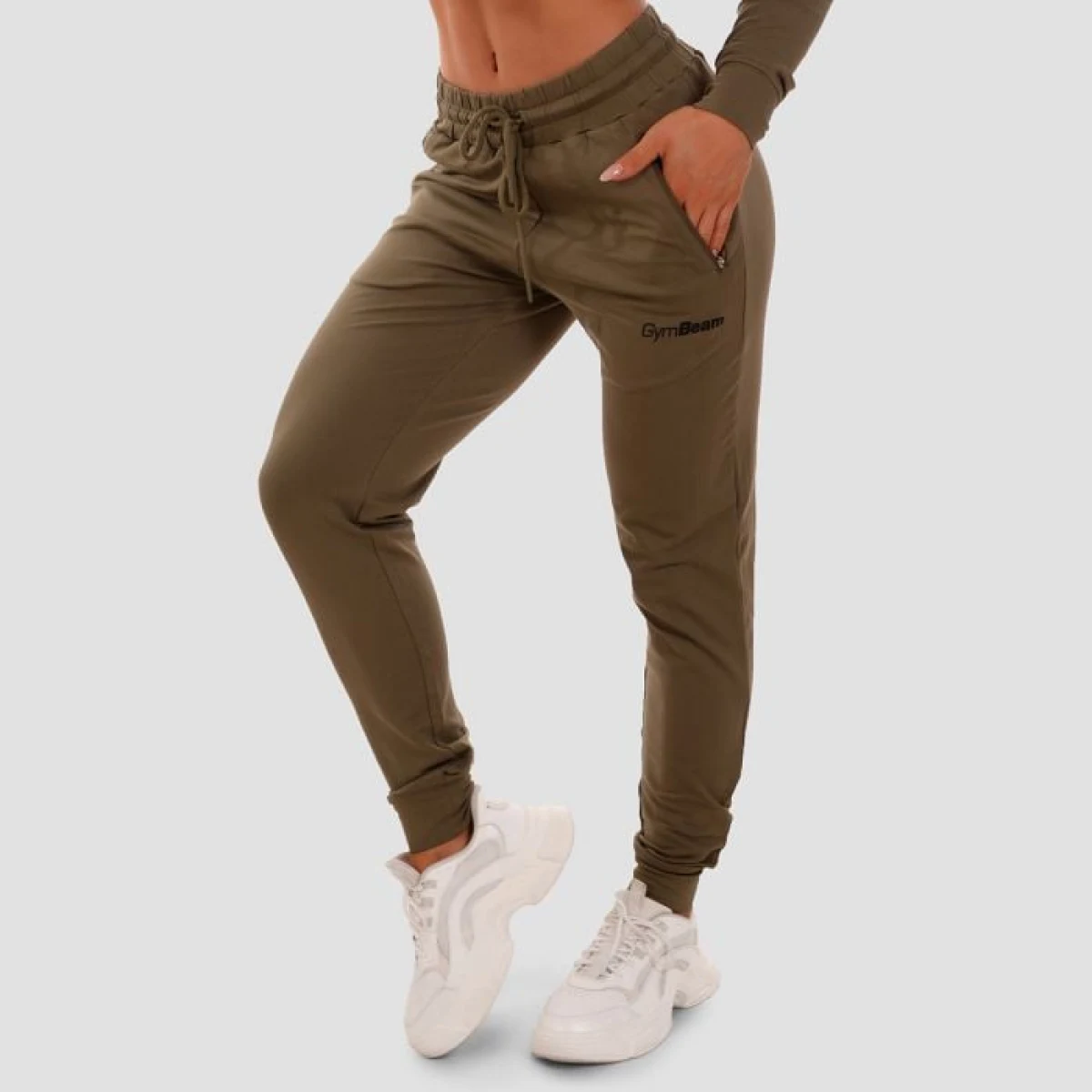 GymBeam Dámske tepláky TRN olive SS · záber 1