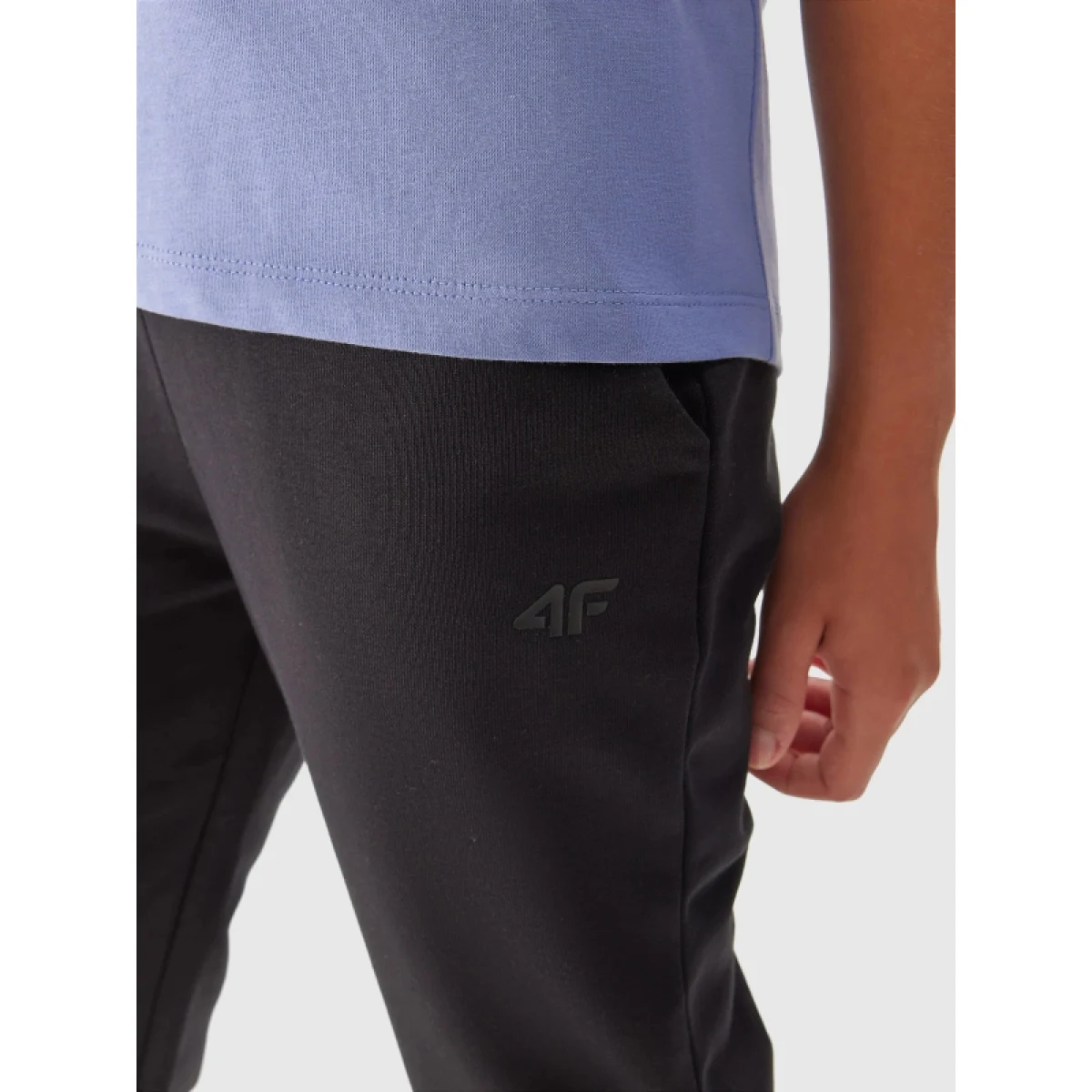 Dievčenské tepláky 4F JUNIOR TROUSERS-JAW23TTROF515-20S-DEEP BLACK · záber 2