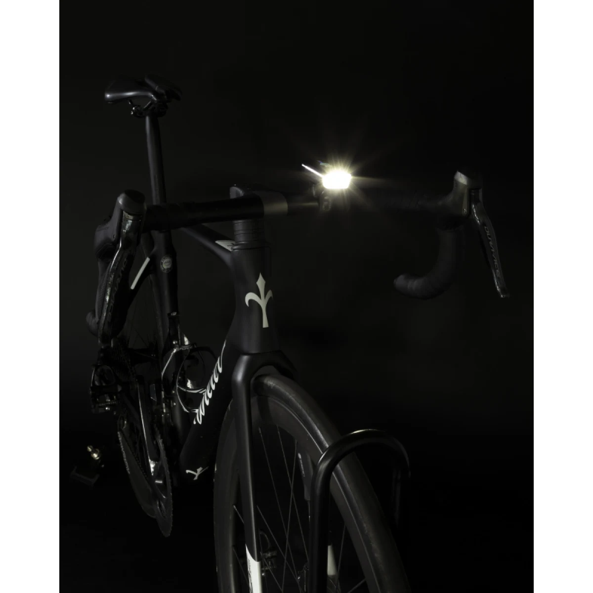 Svetlo na bicykel FORCE FUTURO USB set · záber 4