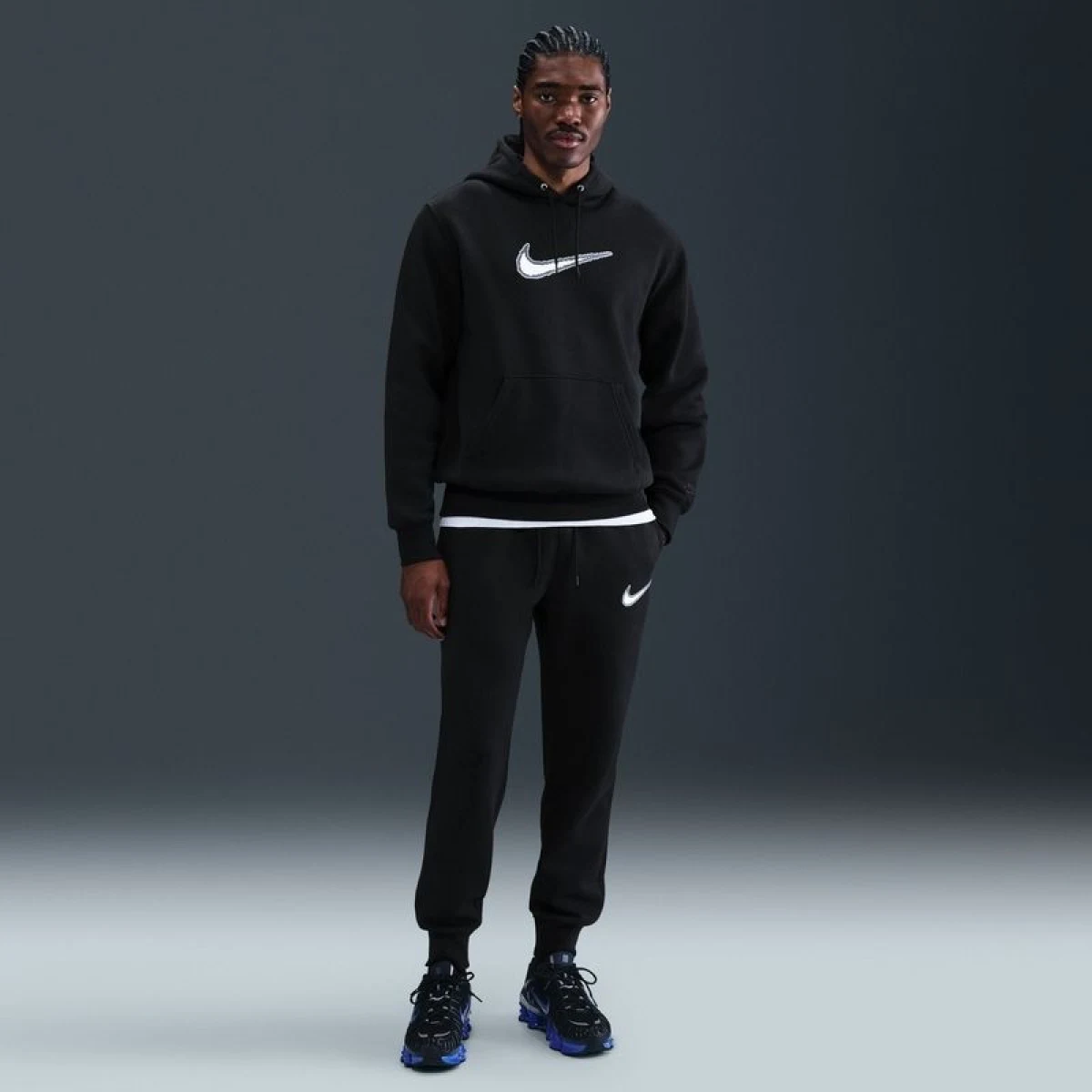 Pánske tepláky NIKE M NK CLUB BB JGGR NEO VARSITY BLACK BLACK BLACK · záber 3