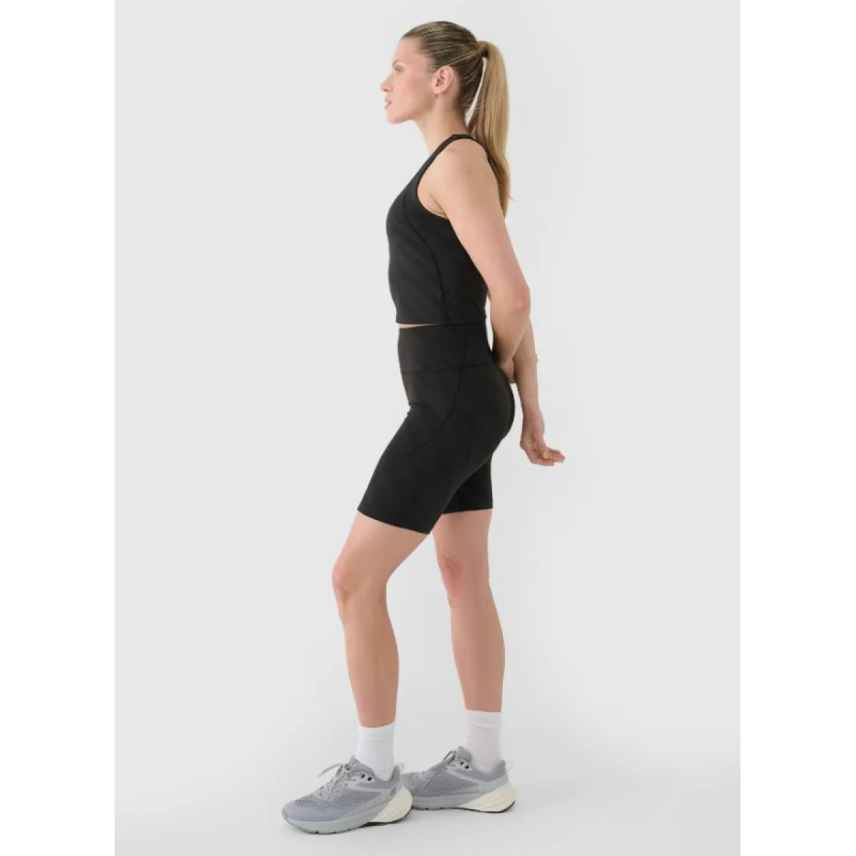 Dámske tréningové kraťasy 4F SHORT TIGHTS FNK F016-20S-DEEP BLACK · záber 4