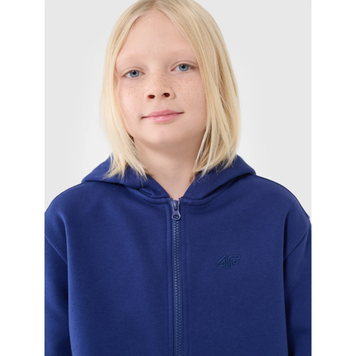 Chlapčenská mikina so zipsom 4F JUNIOR SWEATSHIRT-JWSS25TSWSM1851-36S-BLUE · záber 2