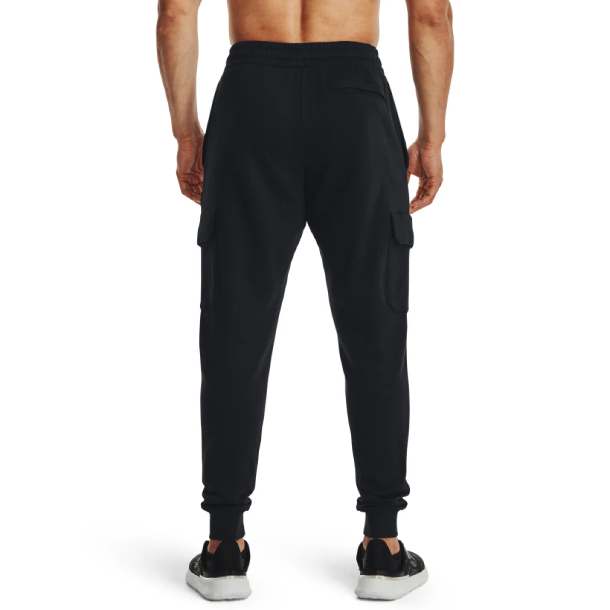 Pánske zateplené tepláky UNDER ARMOUR UA Rival Fleece Cargo Jogger-BLK · záber 3