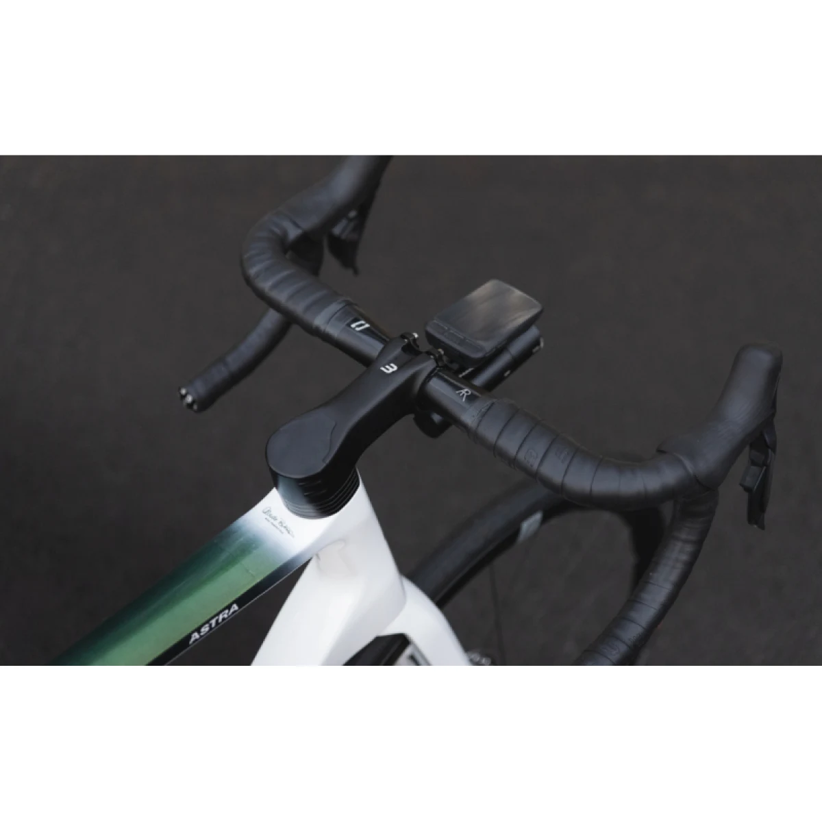 Cestný bicykel BASSO Astra disc, Shimano 105 Di2, Microtech MrLite, pop green · záber 2