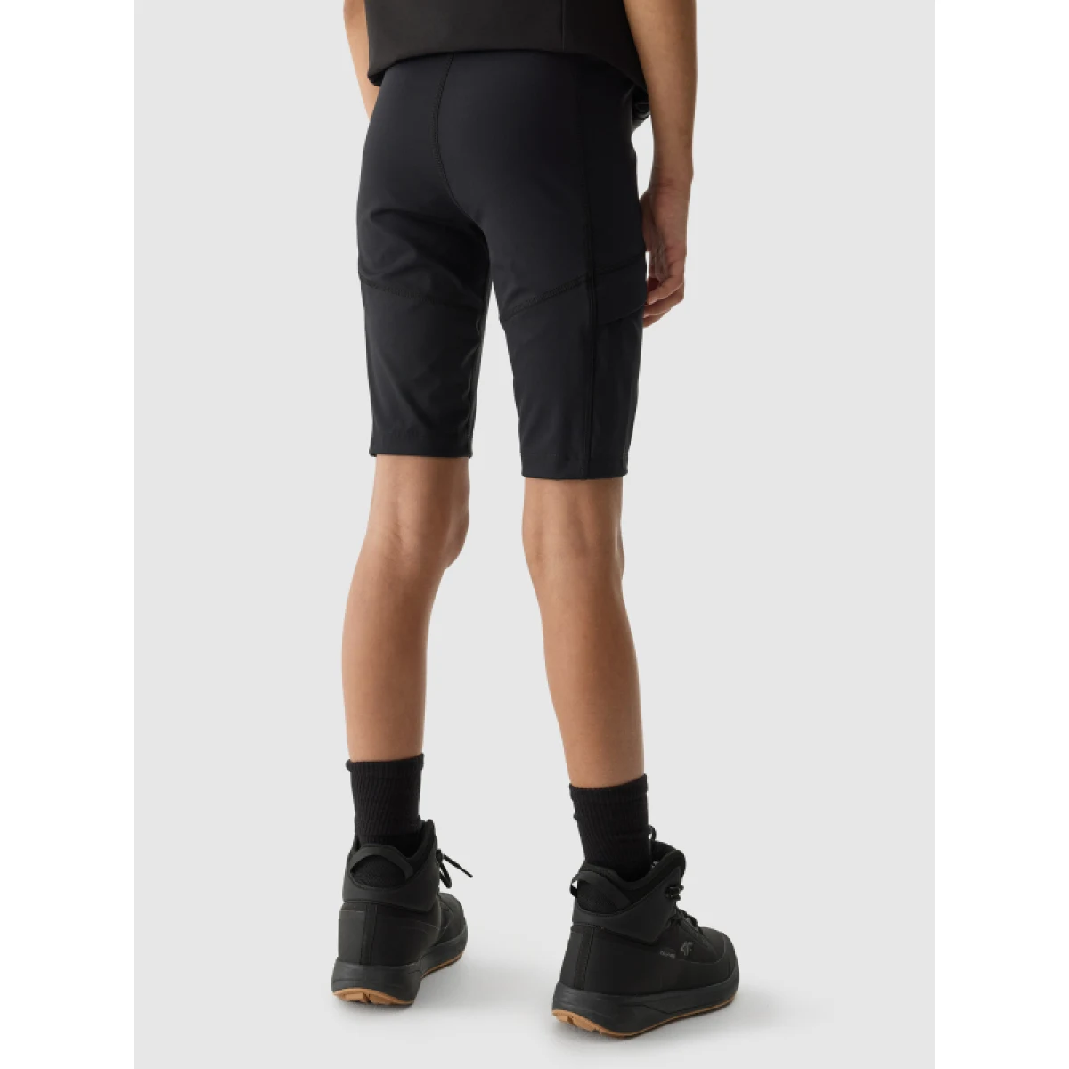 Dievčenské turistické kraťasy 4F JUNIOR SHORTS FNK-4FJWSS24TFSHF436-21S-BLACK · záber 4