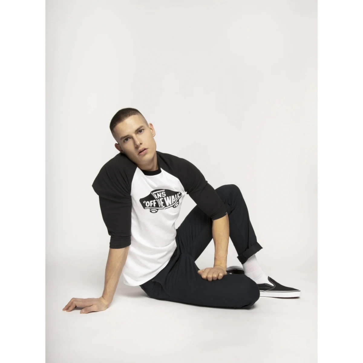 Pánske tričko s krátkym rukávom VANS STYLE 76 RAGLAN-WHITE-BLACK · záber 4