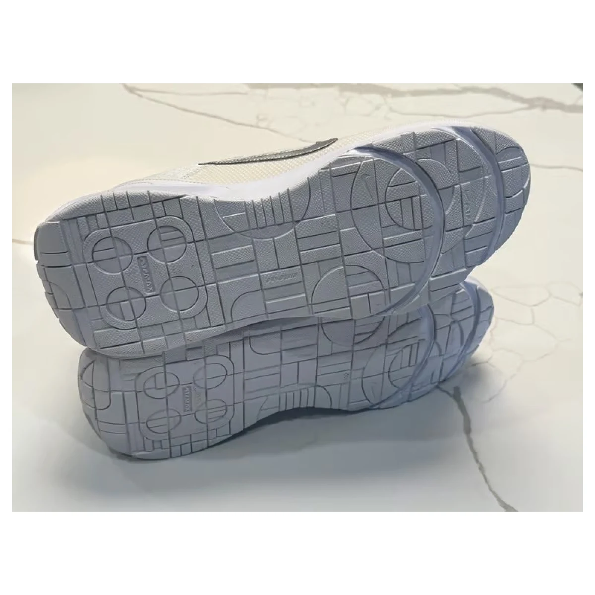 Dámska rekreačná obuv NIKE Air Max INTRLK W white white metallic silver · záber 5