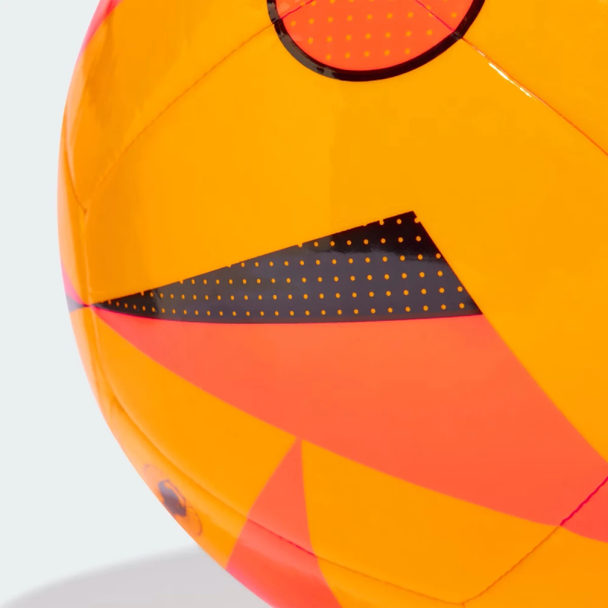 Futbalová lopta ADIDAS EURO24 CLB SOGOLD SOLRED BLACK · záber 3