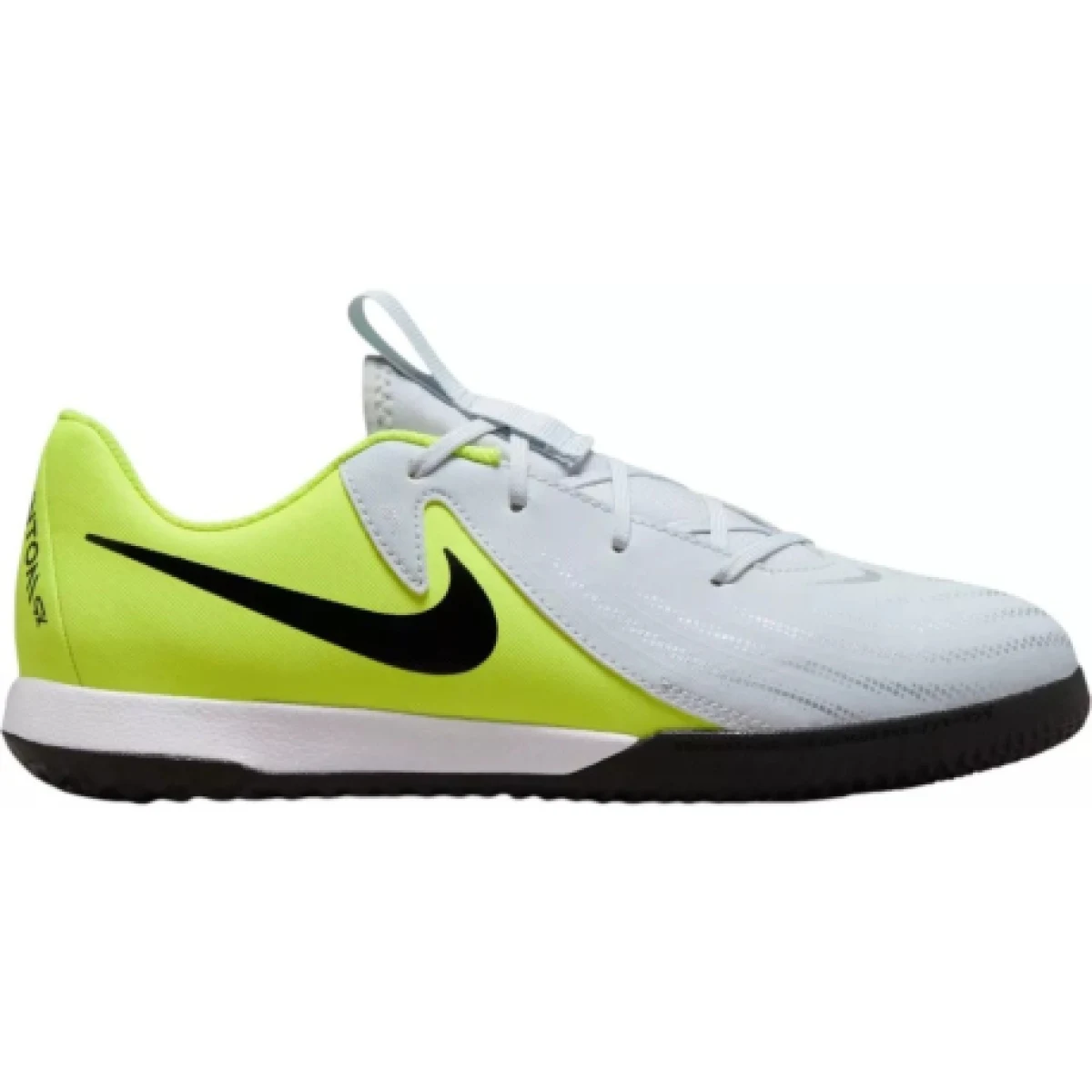 Chlapčenské futbalové kopačky halové NIKE Phantom GX 2 Academy Jr IC metallic silver volt black · záber 1
