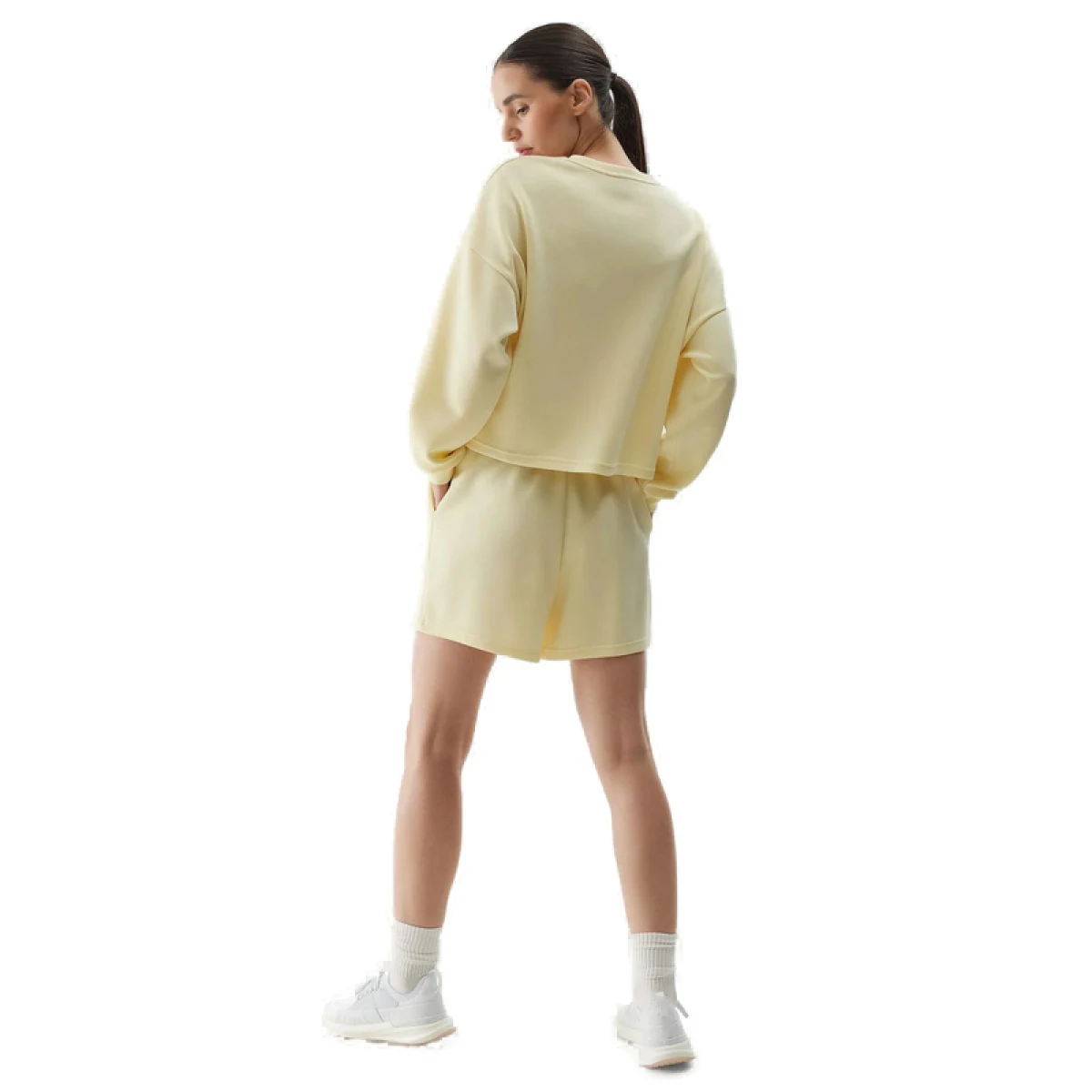 Dámske teplákové kraťasy 4F SHORTS CAS-WSS24TSHOF324-73S-LIGHT LEMON · záber 4