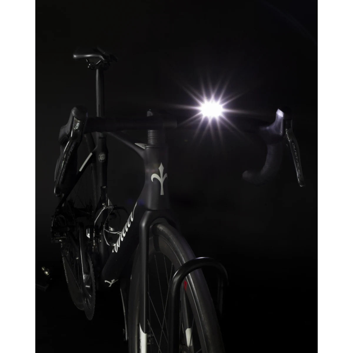 Svetlo na bicykel FORCE DIVER 900 LM LM, USB · záber 5