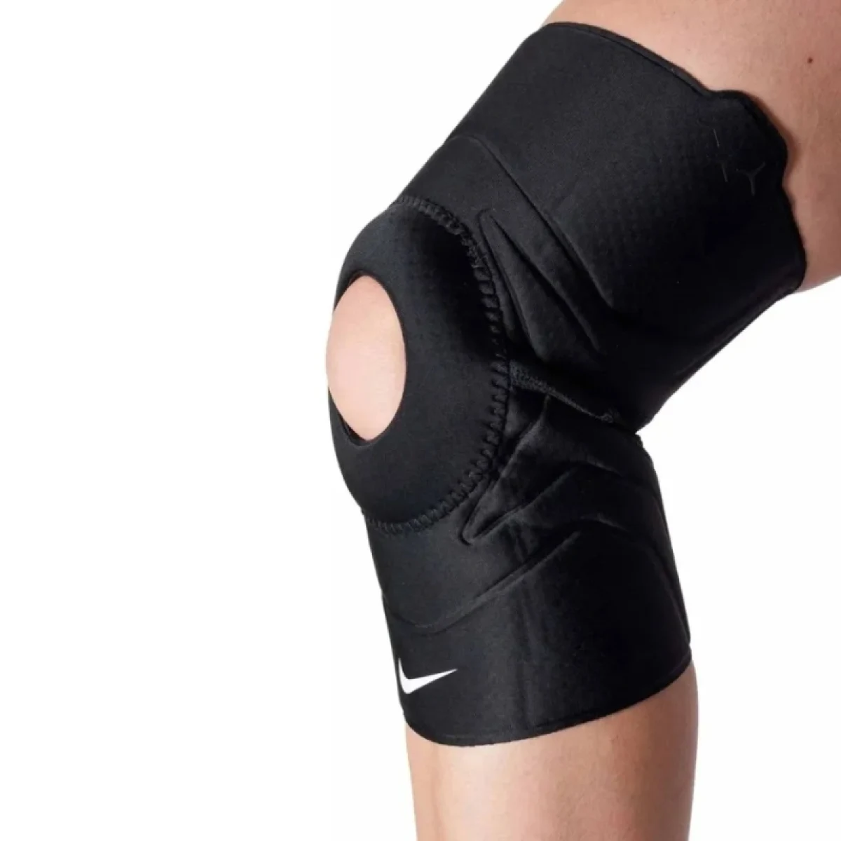 Fitness chránič NIKE PRO OPEN PATELLA KNEE SLEEVE 3.0 BLACK WHITE · záber 2